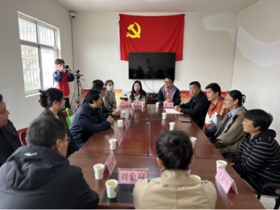 藝術(shù)設(shè)計(jì)學(xué)院學(xué)生黨支部赴萊蕪青合村開(kāi)展主題黨日暨文化藝術(shù)交流活動(dòng)